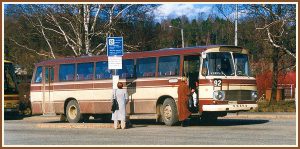 <pre>Tuovisen linja-autot 
lähtivät Lahden 
linja-autoasemalta 
laiturista 20 ja 21.</pre>